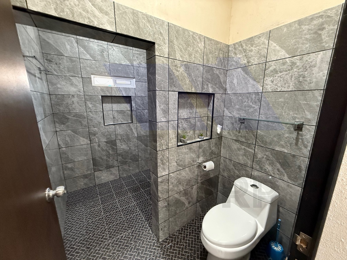 25 de 28: Baño Recámara Principal