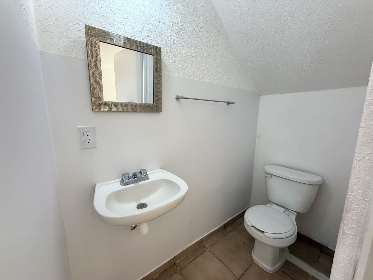 7 de 27: Medio Baño