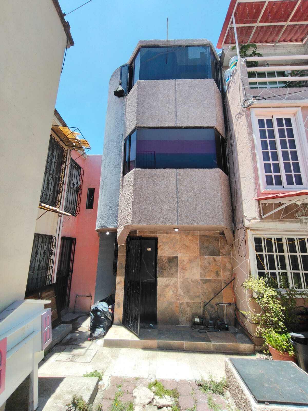 2 de 16: Fachada de la casa