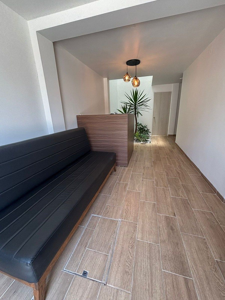 8 of 28: Recepción/ sala de espera