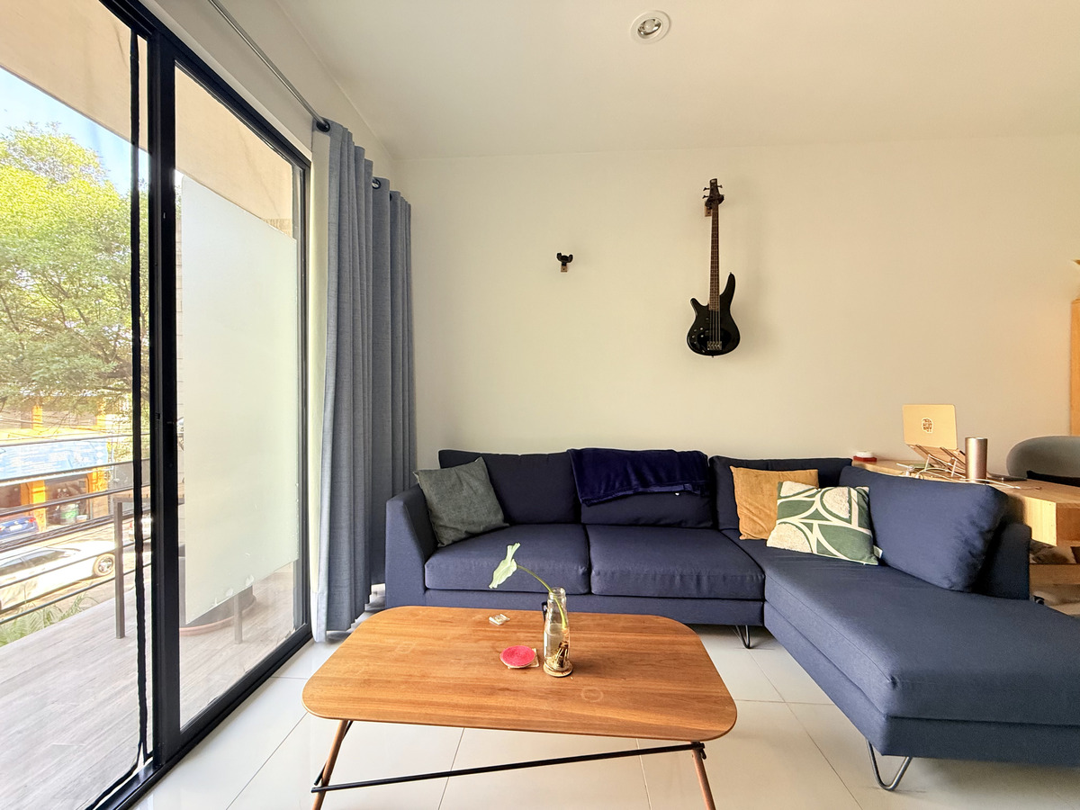 5 de 16: Sala con balcón