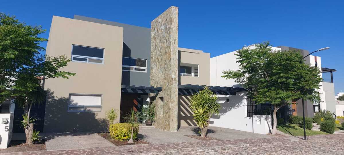 1 of 41: Estudio con acceso independiente