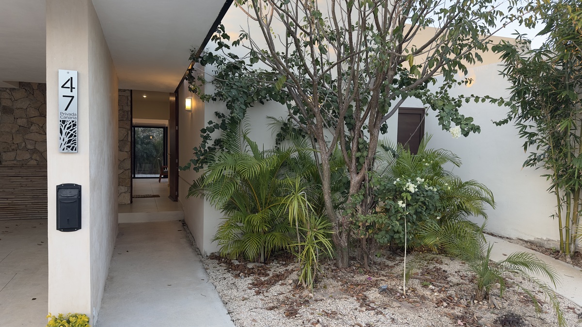 3 of 32: CASA 47