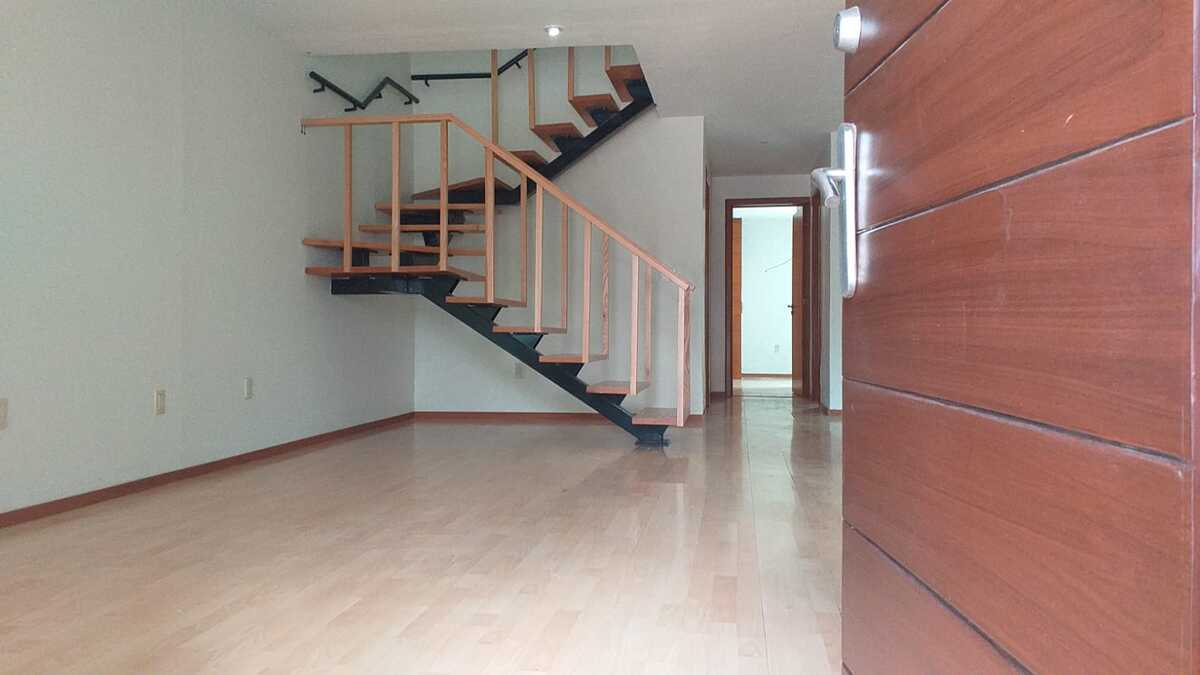 2 de 18: entrada y sala