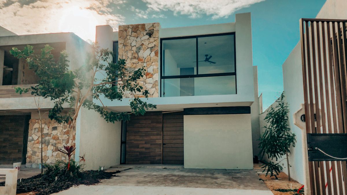 1 de 14: Casa muestra -Fachada modelo Piedra