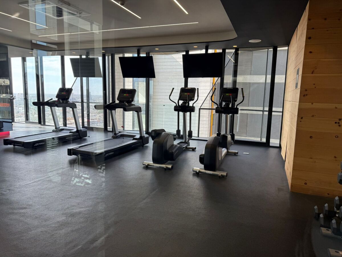 8 of 21: gimnasio