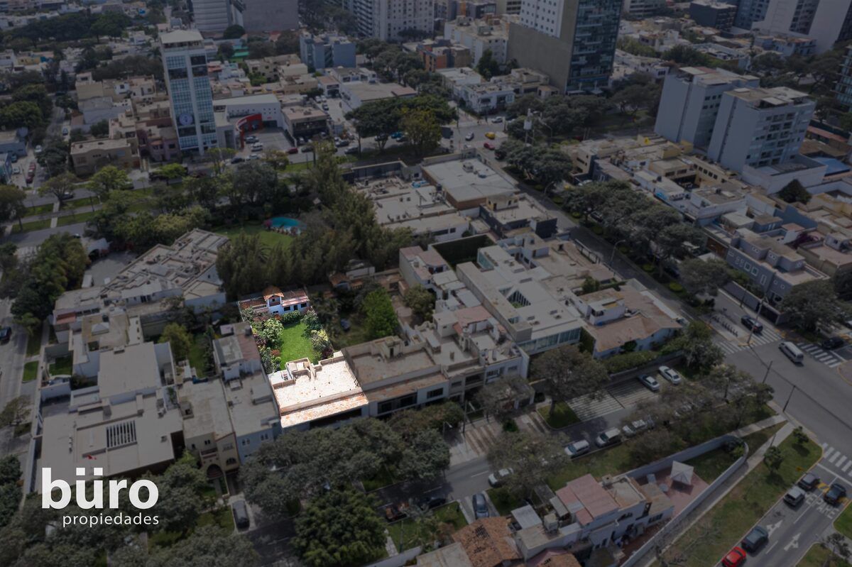 4 de 27: Gran terreno con 14.40m2 de frente