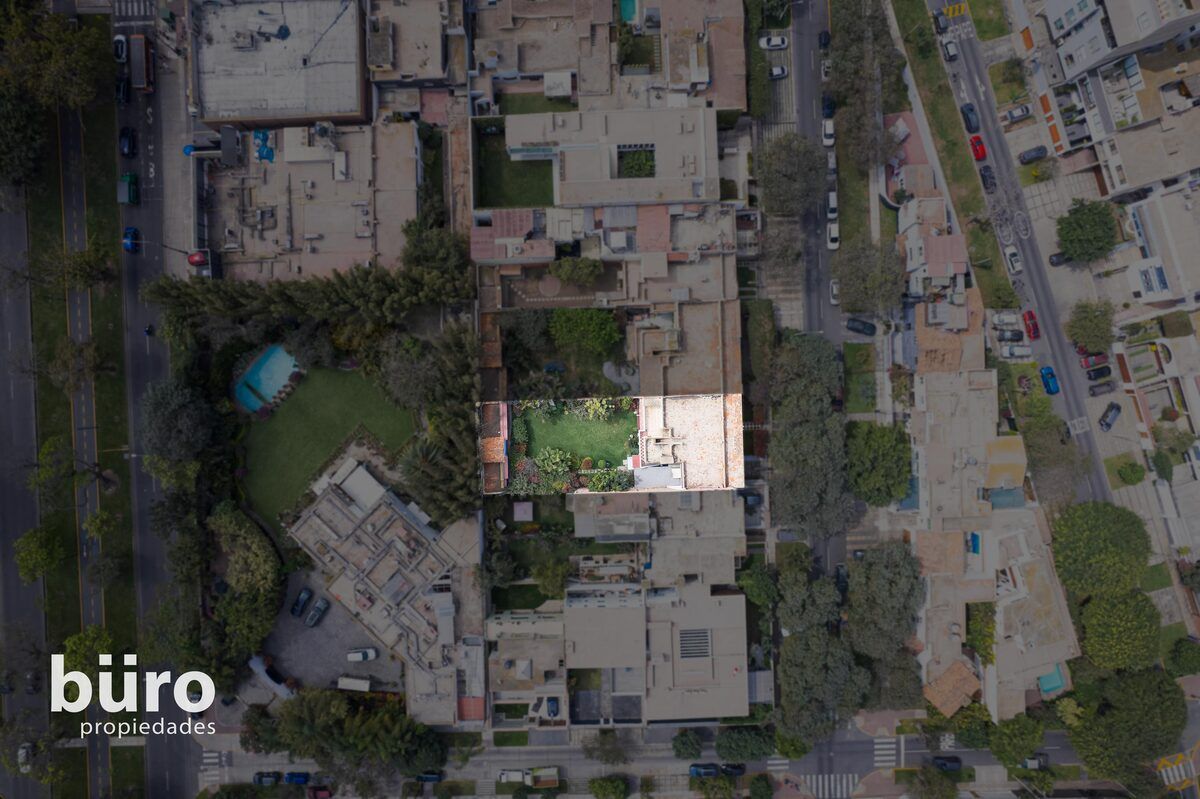 4 de 26: Gran terreno con 14.40m2 de frente