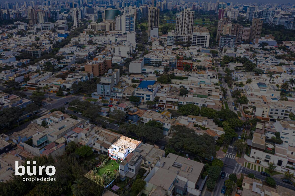 2 de 26: Gran terreno con 14.40m2 de frente