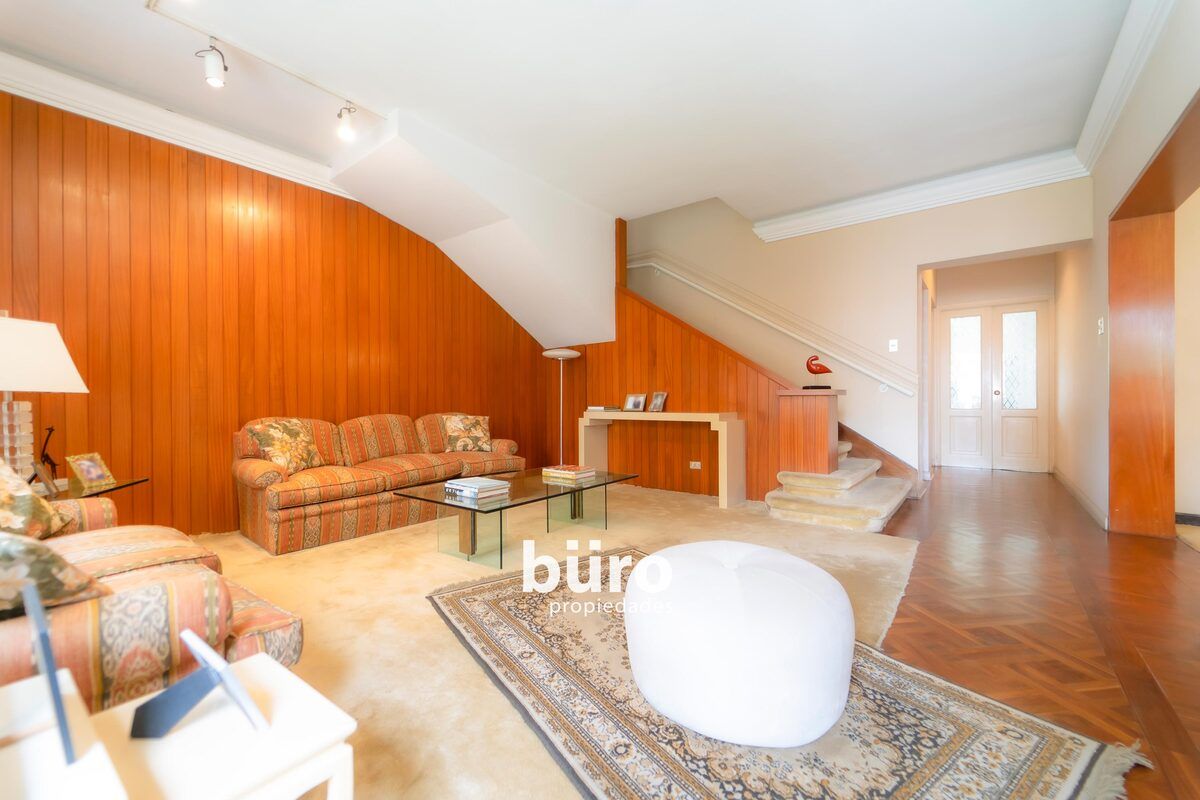 6 de 27: Gran sala de recepción a la casa