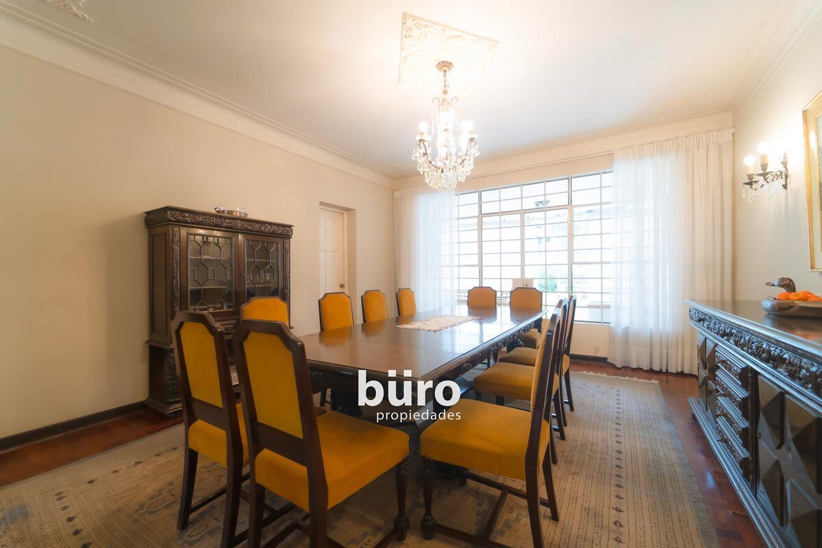 11 de 26: Comedor con espacio para mesa de 12 comensales