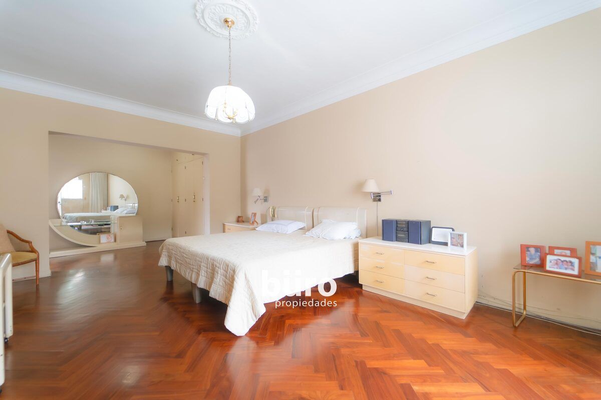 13 de 27: Dormitorio principal de gran tamaño