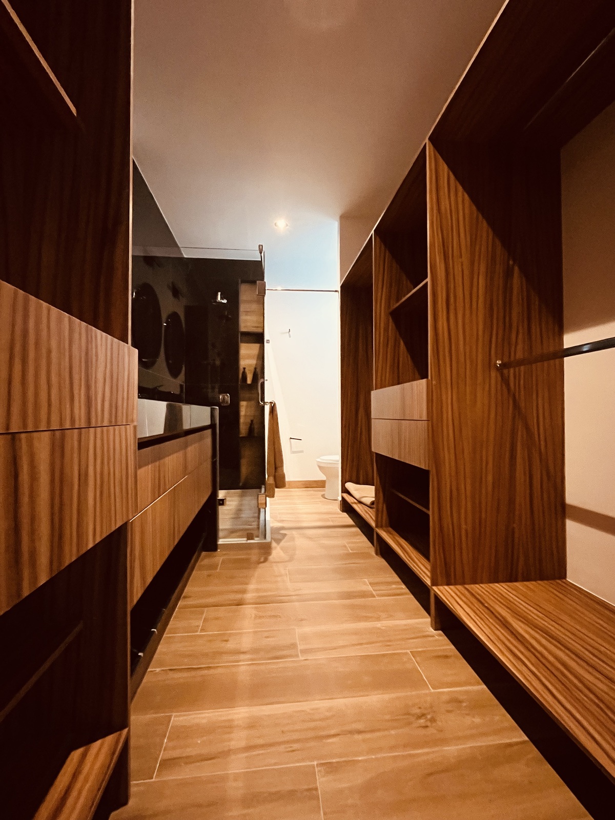 18 de 26: Vestidor