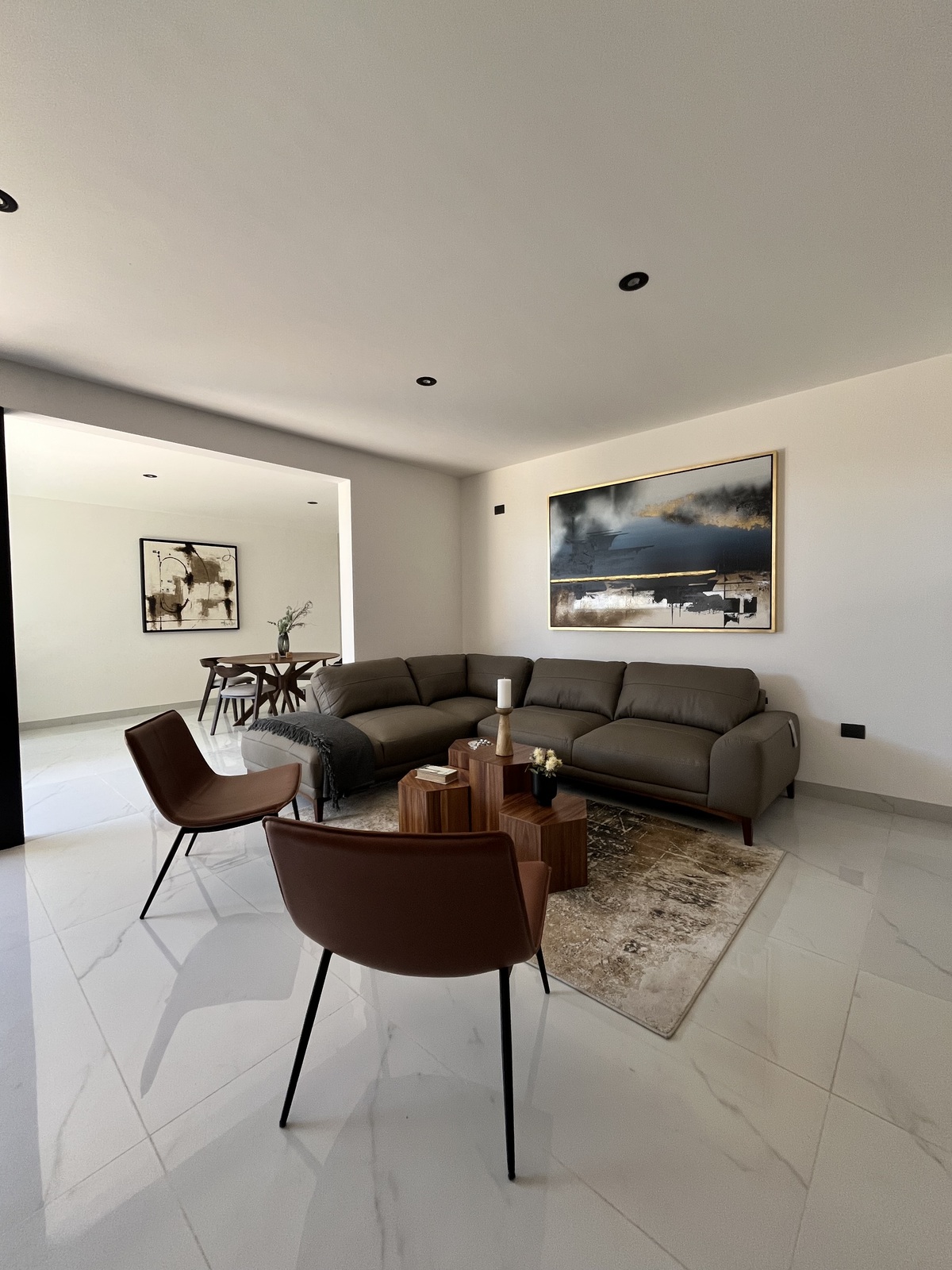 2 of 27: Sala u espacio personalizable