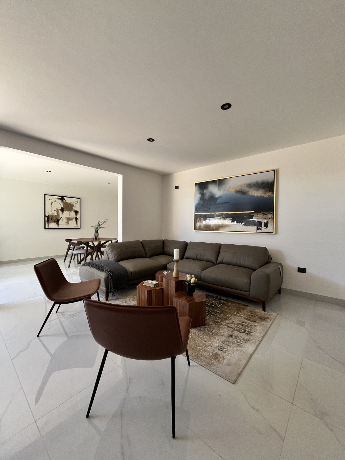 1 of 27: Sala
