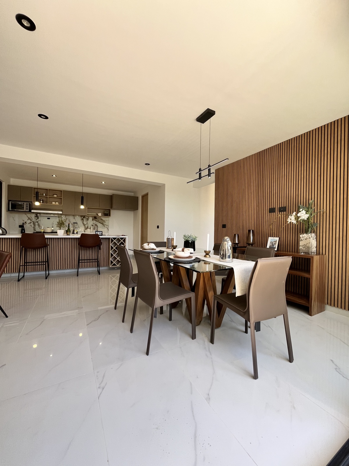 5 of 27: comedor y cocina
