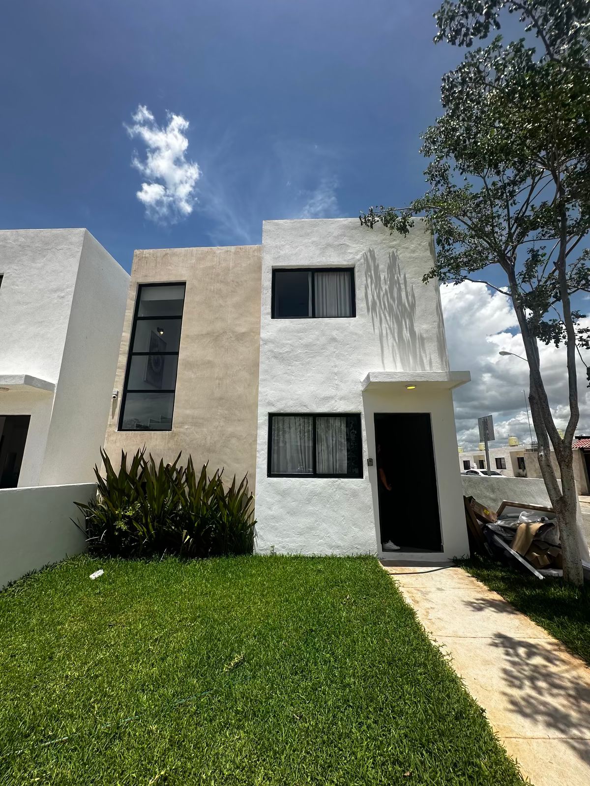 CASA VIVE MANANTIALES EN FRACC AMANECERES