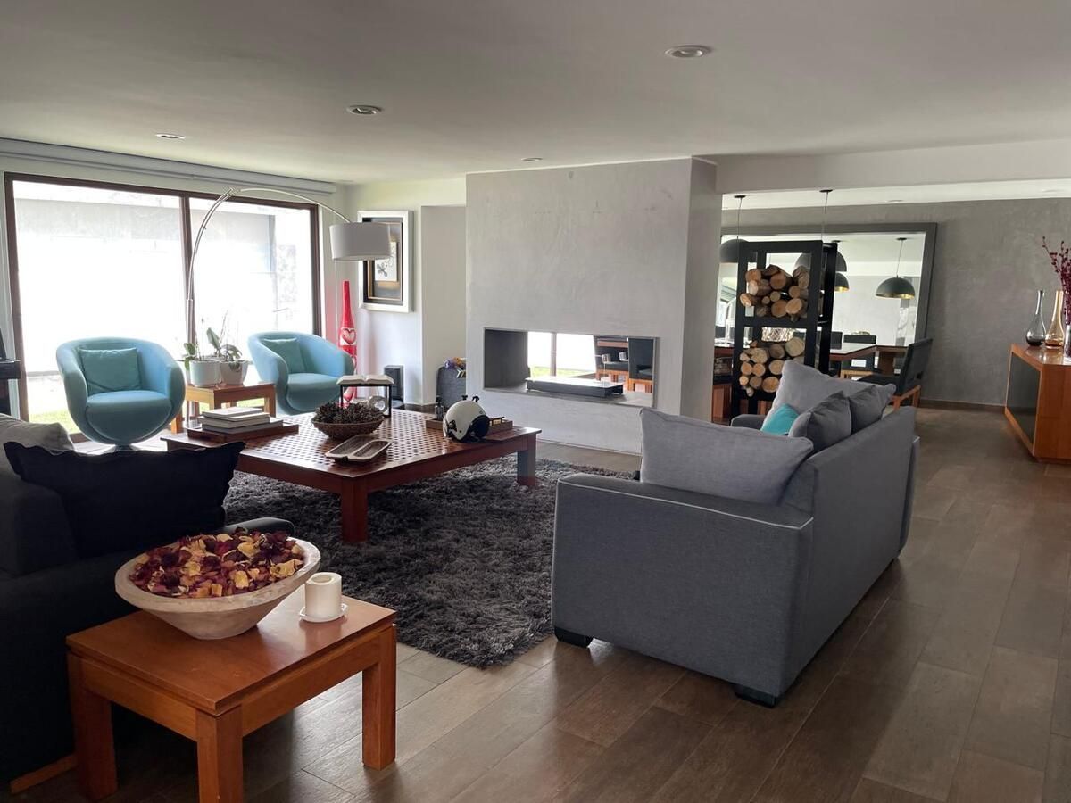 3 de 39: Sala con chimenea