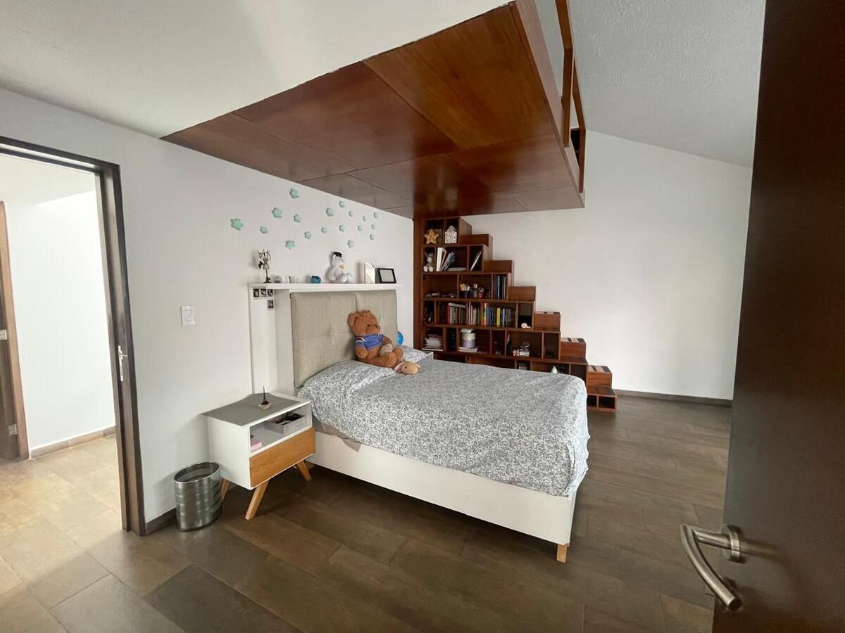 20 de 39: Recámara secundaria en segundo piso con tapanco