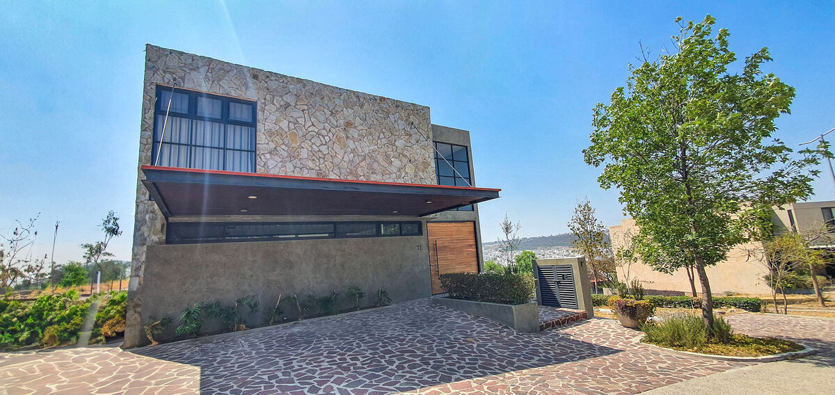 4 de 38: Original y Moderna Fachada