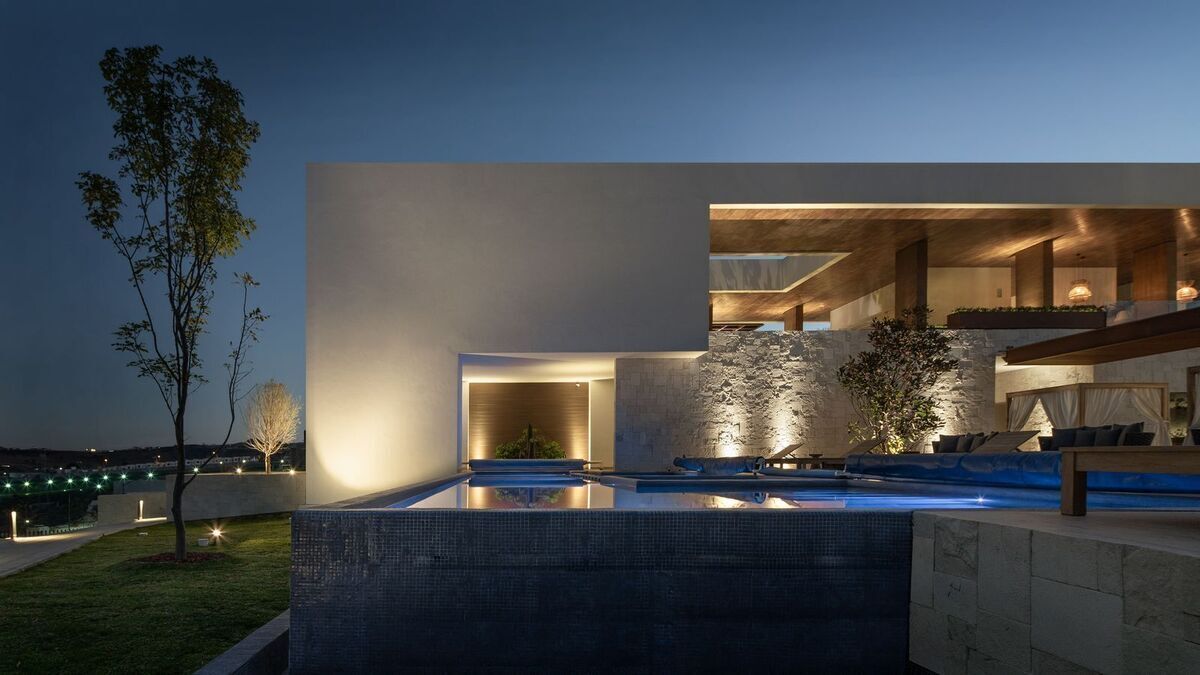 2 of 6: Casa club con vista de noche!