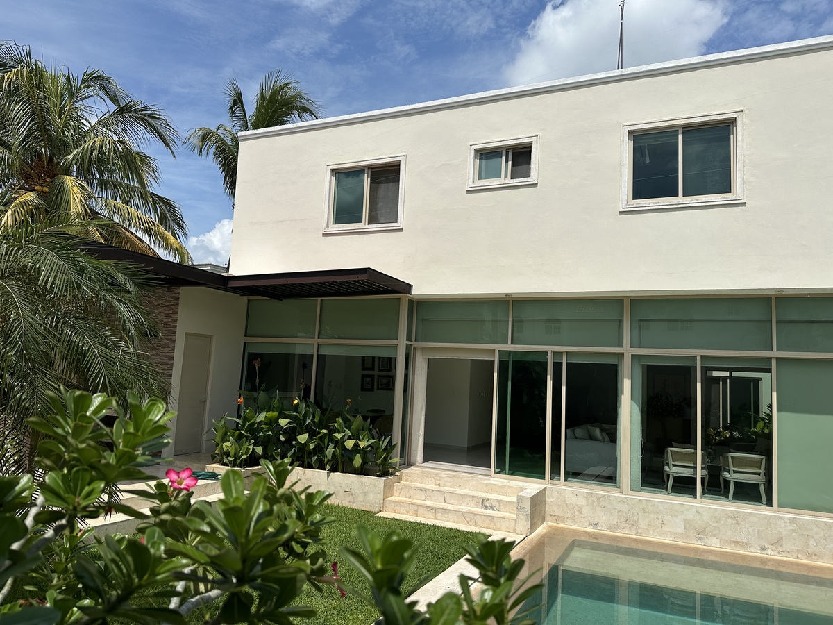 3 de 25: Fachada trasera