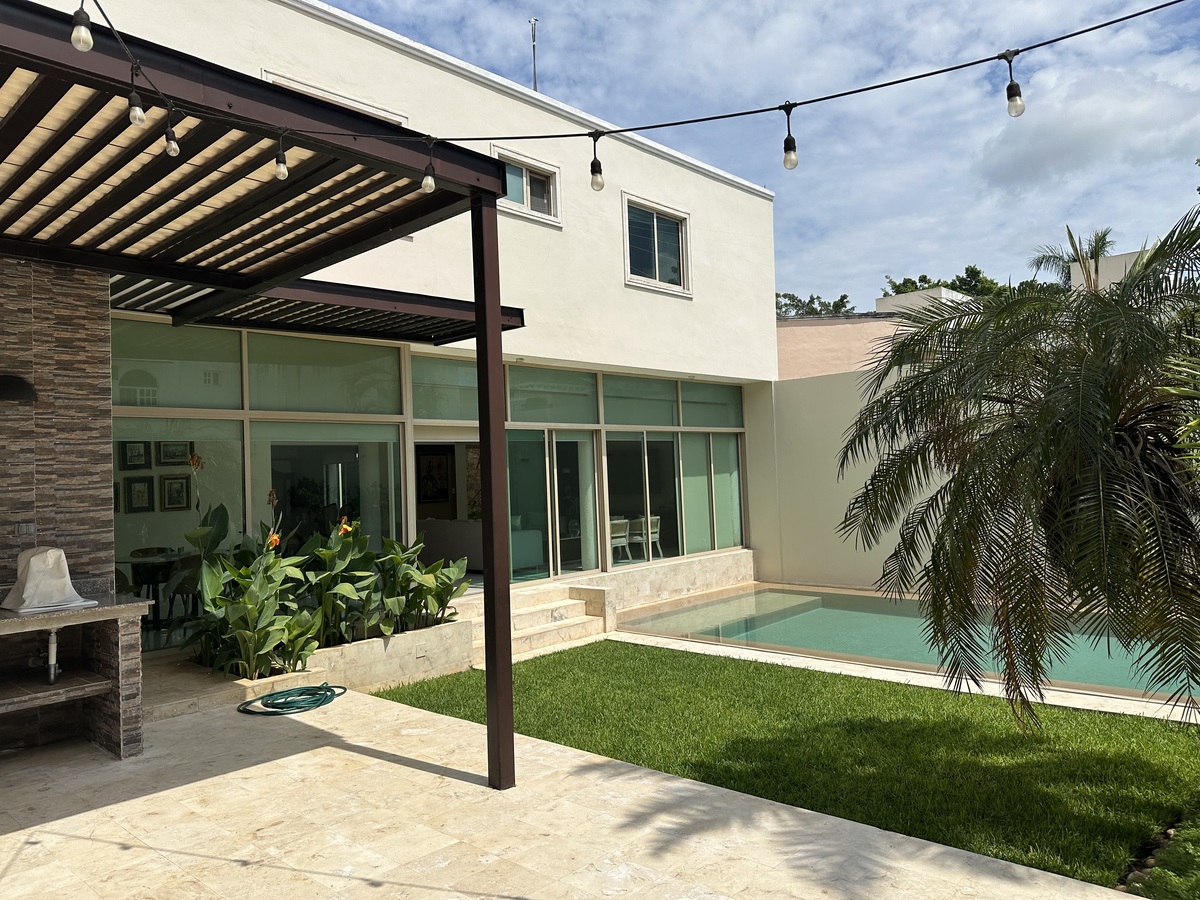 2 de 25: Fachada trasera 2