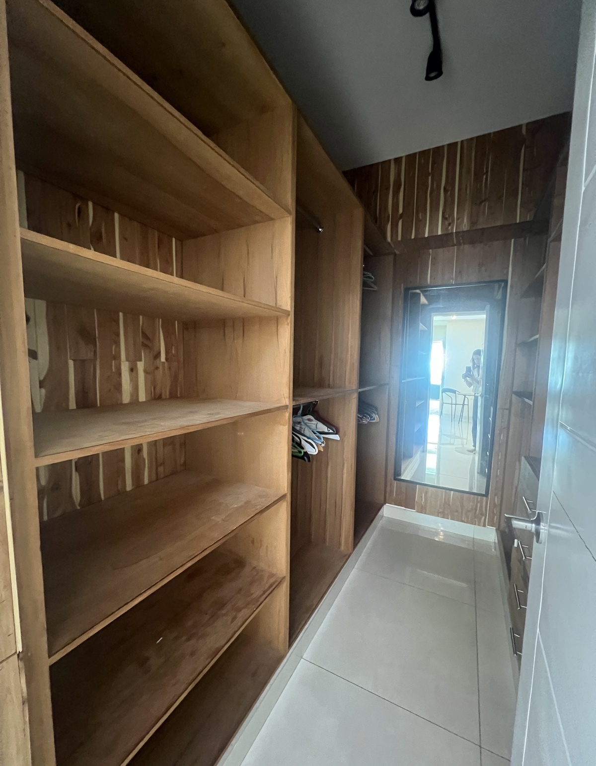 13 de 26: Closet 1