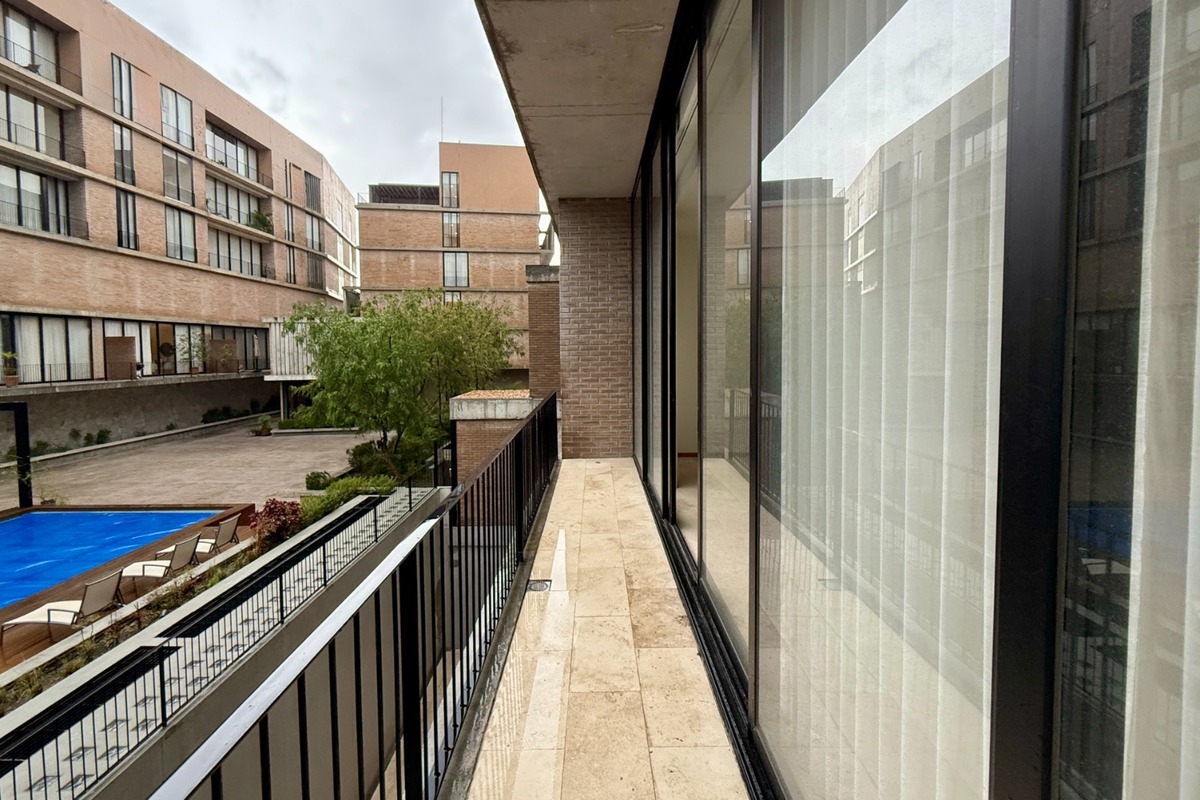 4 of 22: balcón vista 1