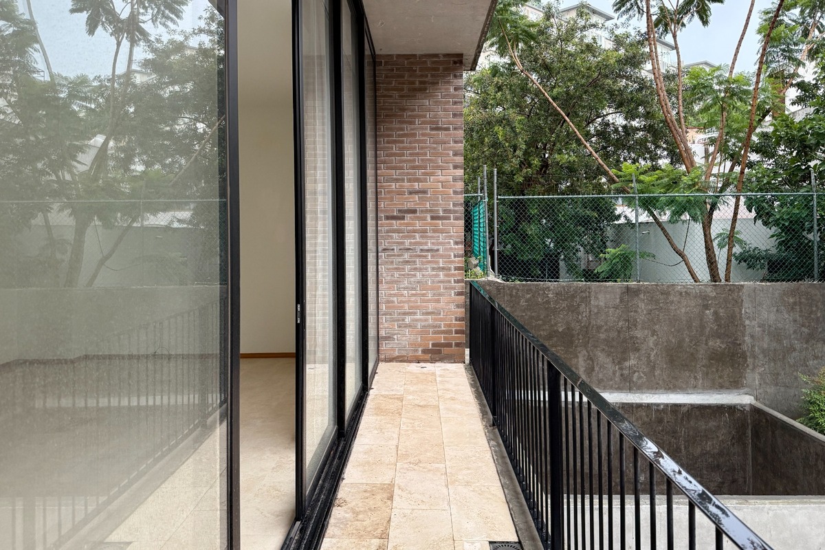 5 of 22: balcón vista2