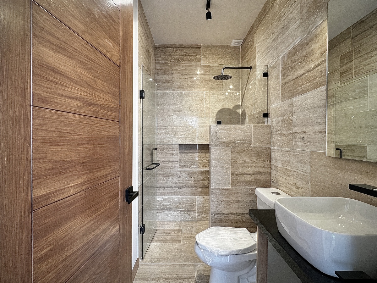 26 de 39: Baño completo, planta baja