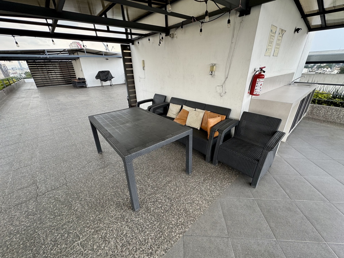 28 of 34: ROOF GARDEN