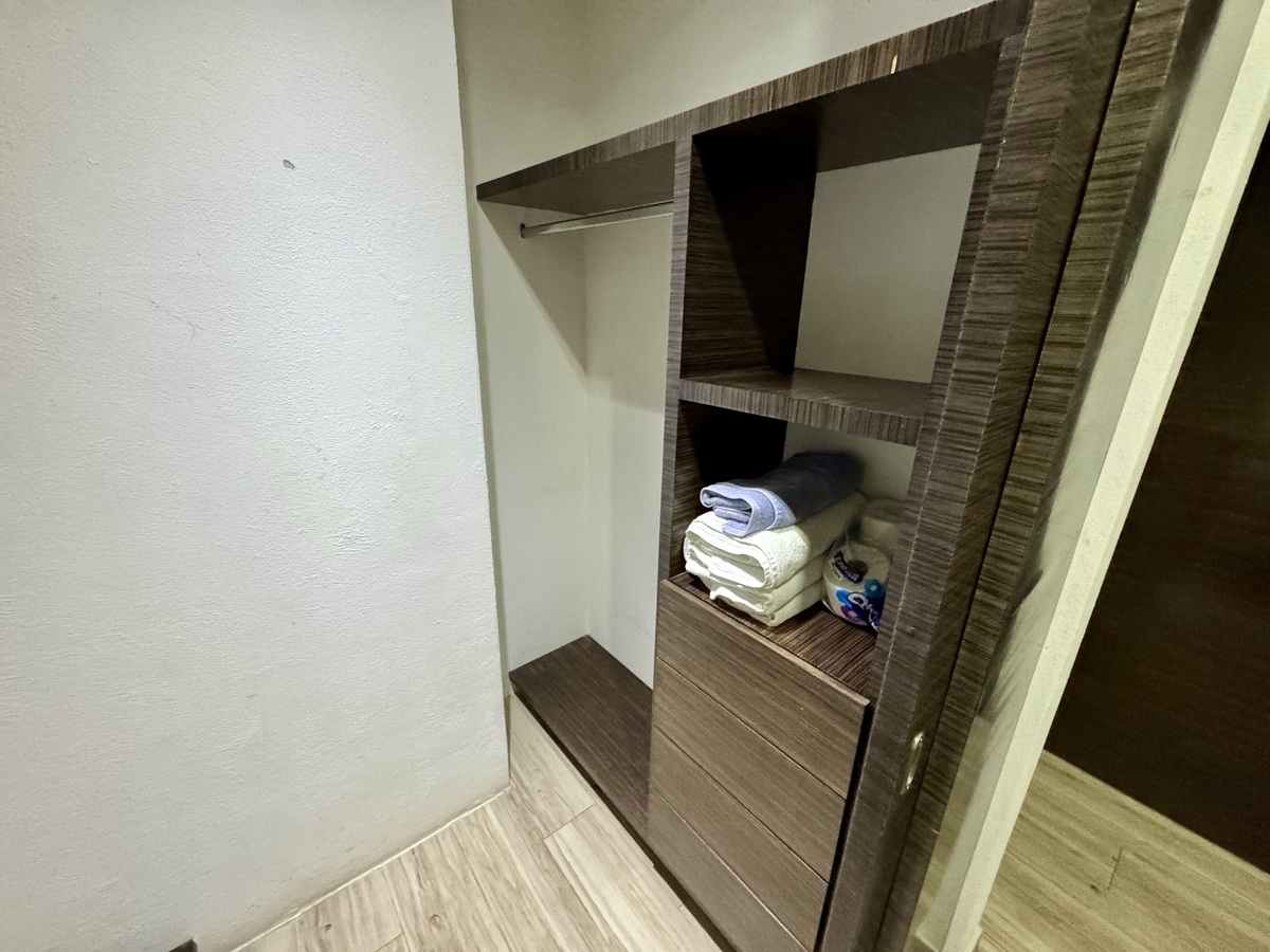16 of 34: VESTIDOR