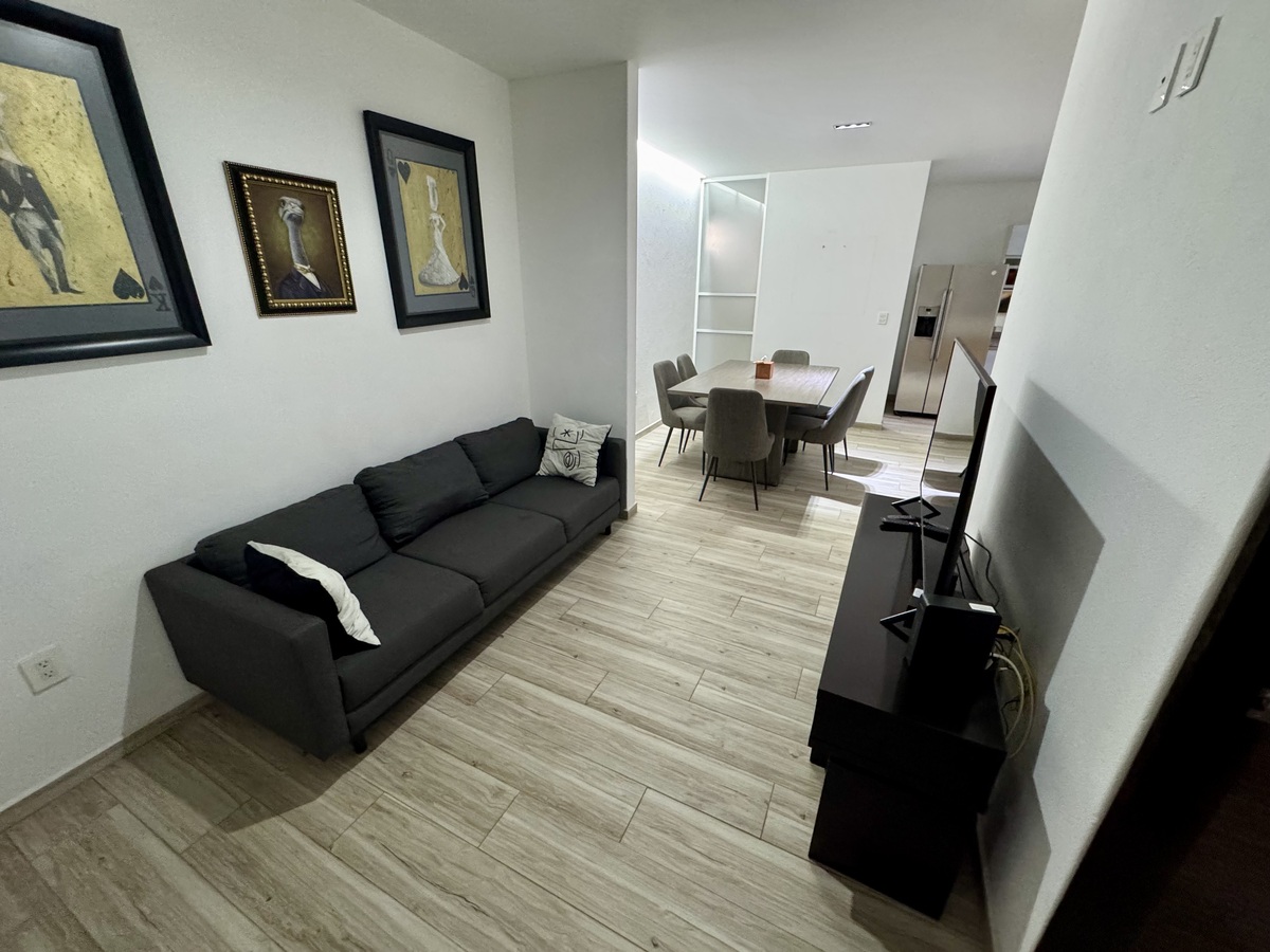 13 of 34: SALA DE T.V.
