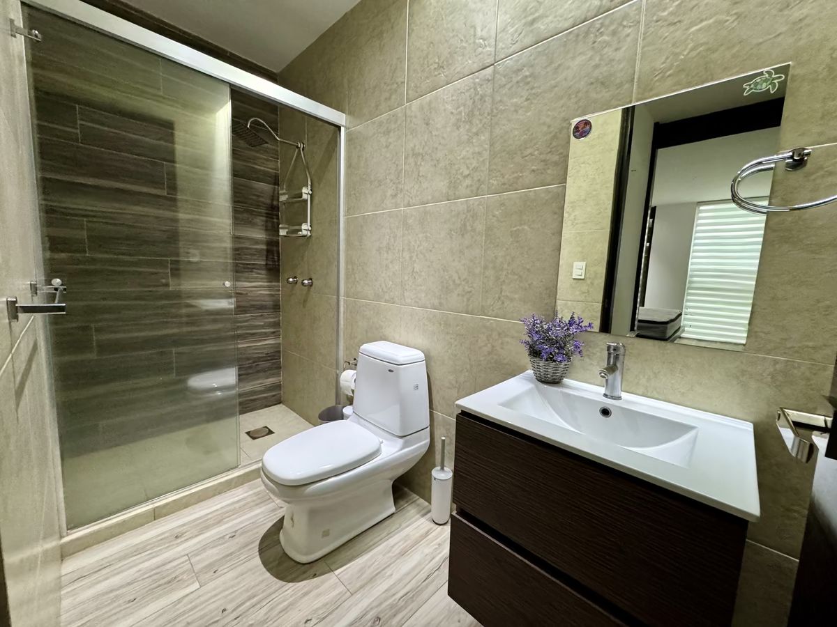 21 of 34: BAÑO COMPLETO