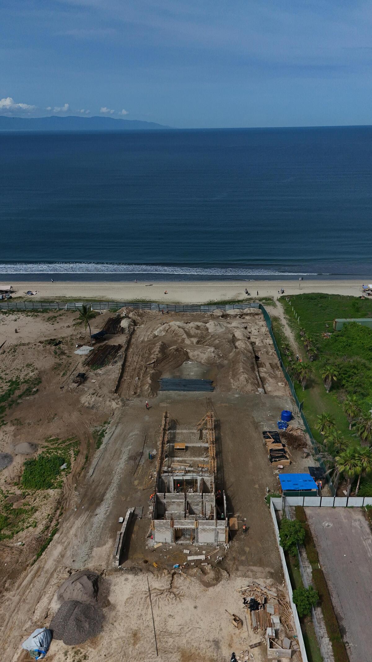 2 de 24: Ubicación frente a playa