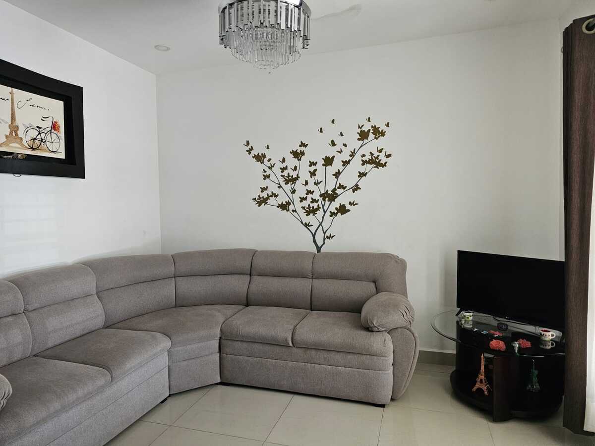 3 of 18: Sala