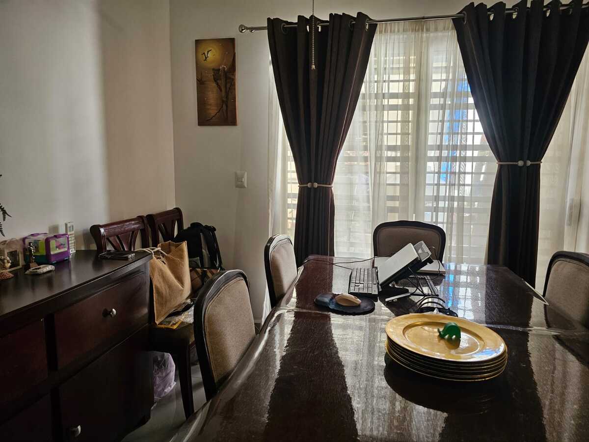 4 of 18: Comedor