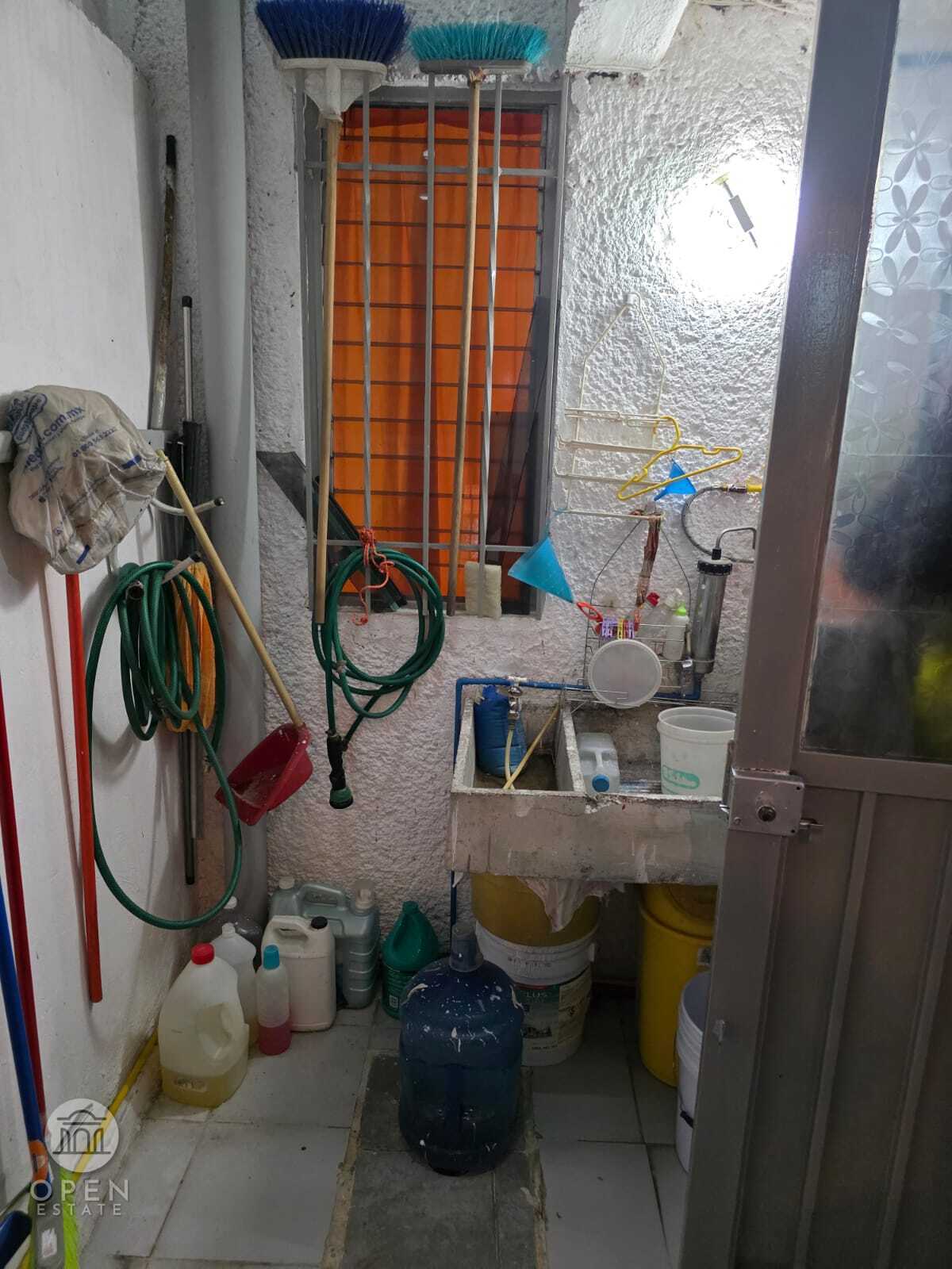 8 de 30: Patio de Servicio