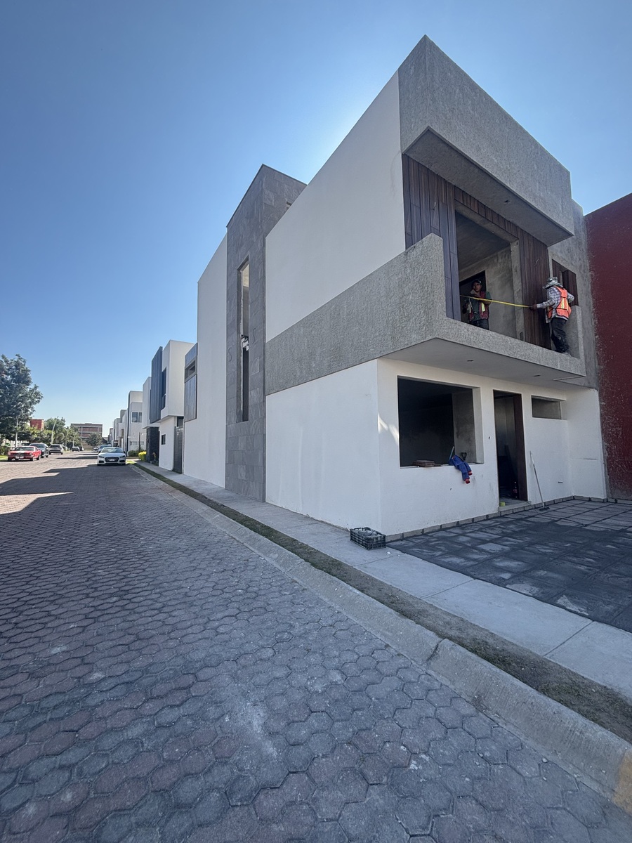 13 de 14: Adela yo de obra