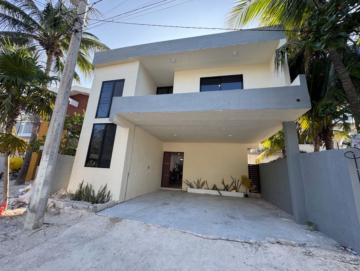 Casa a una calle del mar en Chicxulub Puerto