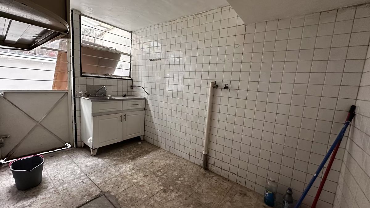 4 of 12: Cocina