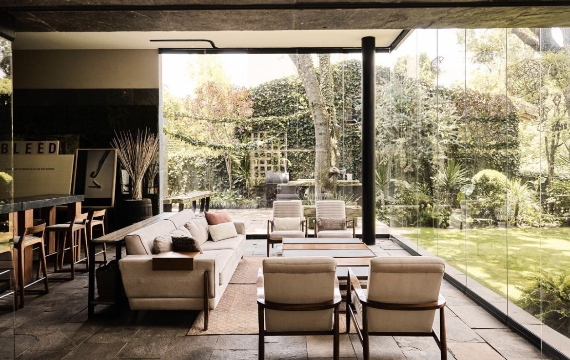 2 of 32: Terraza
