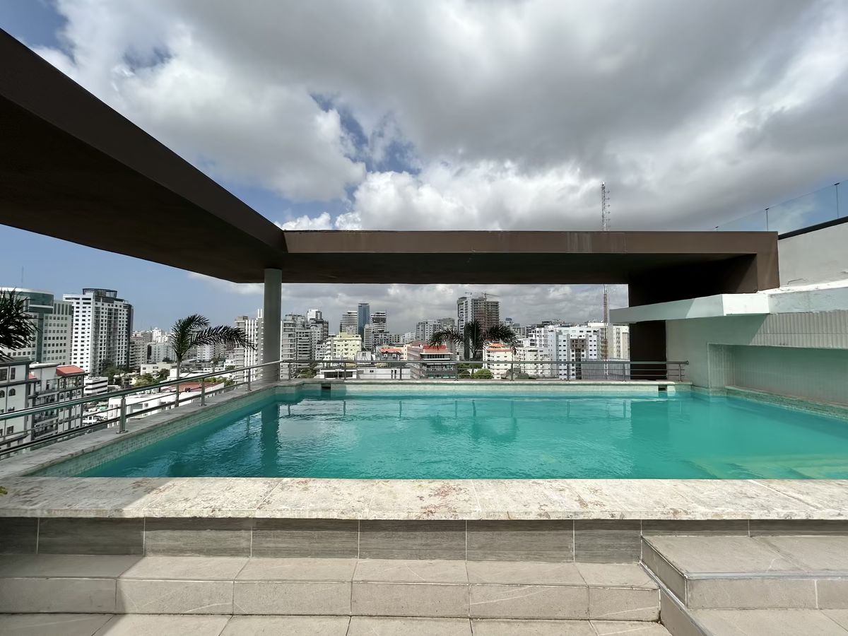 21 de 23: Piscina