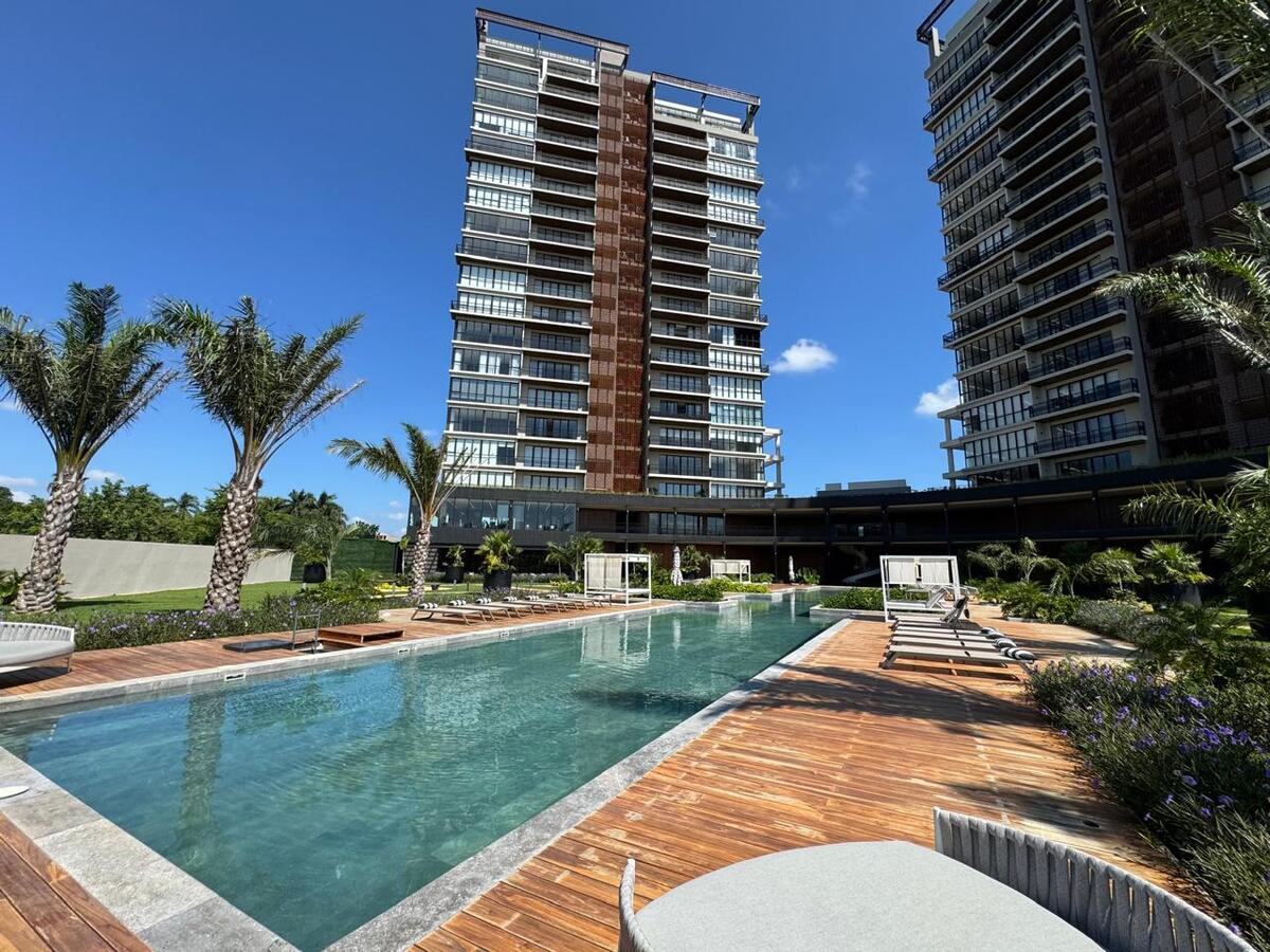 1 de 32: Torre Izquierda