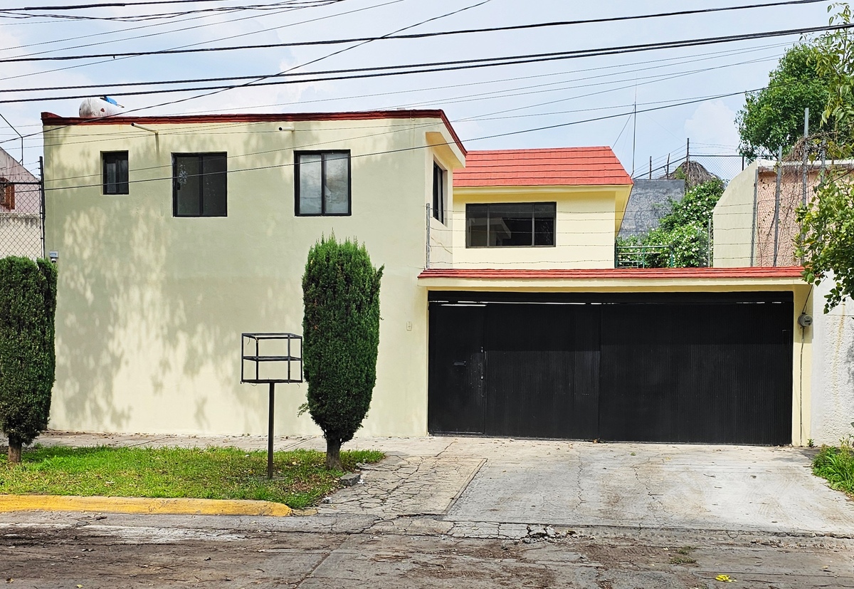 1 of 14: FACHADA EXTERIOR
