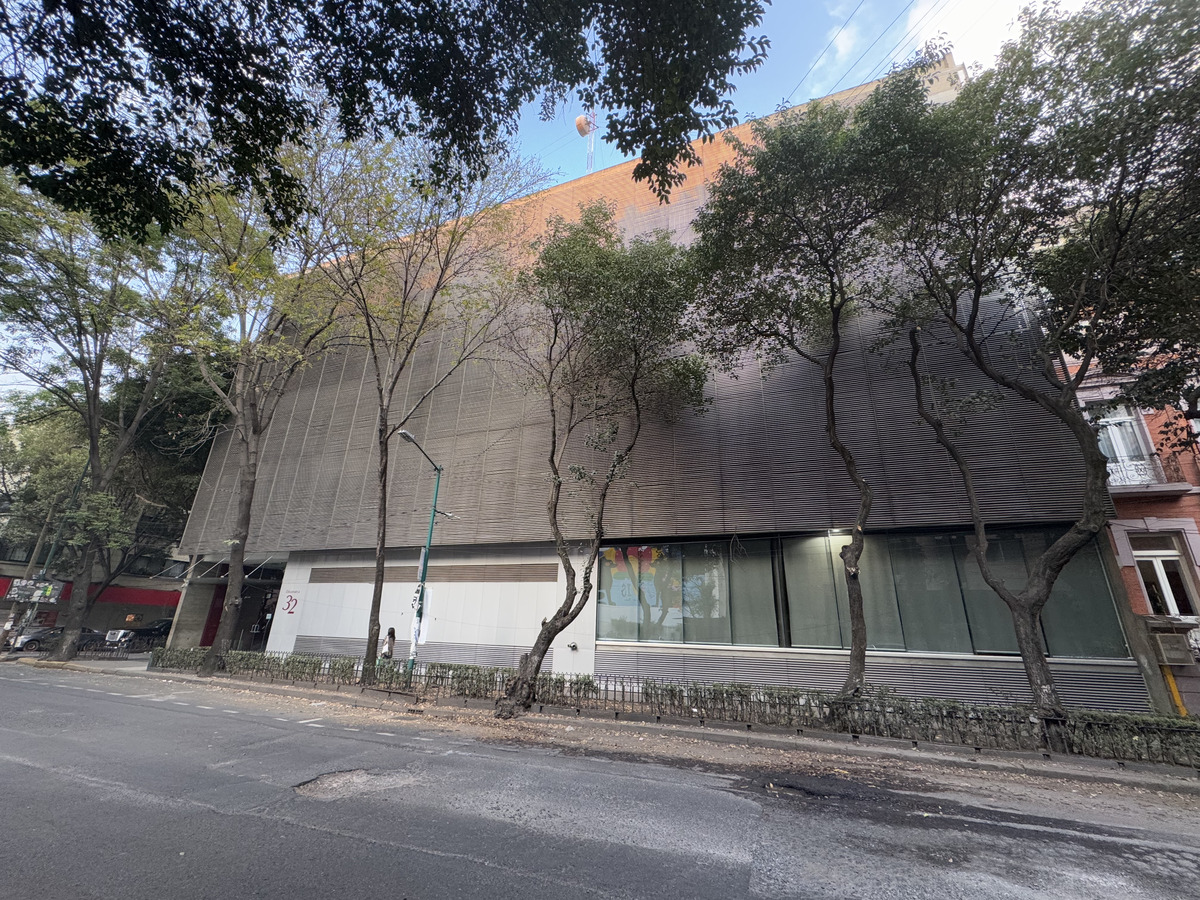 1 de 20: Fachada Principal
