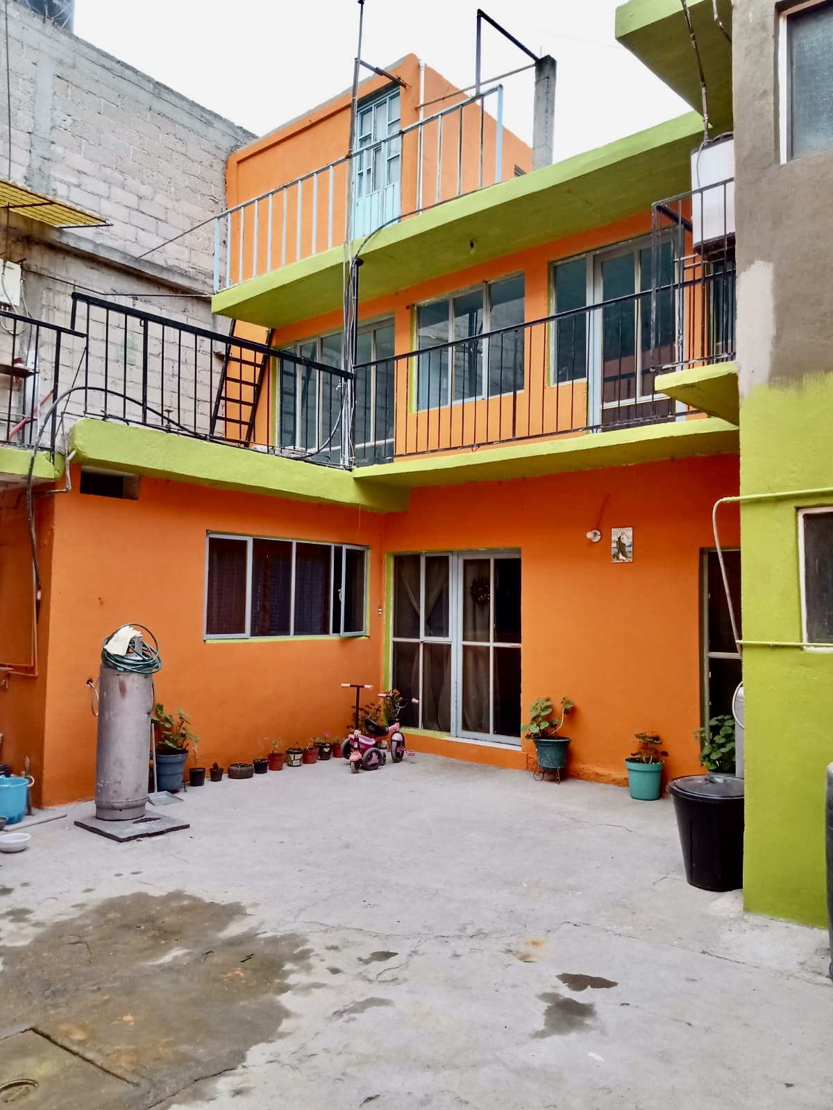 2 de 10: FACHADA INTERIOR