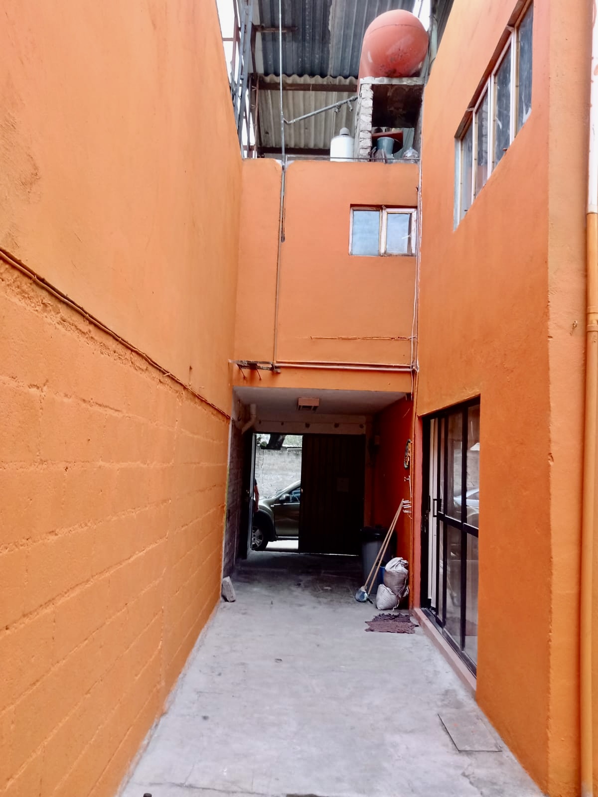 4 de 10: PASILLO GARAJE