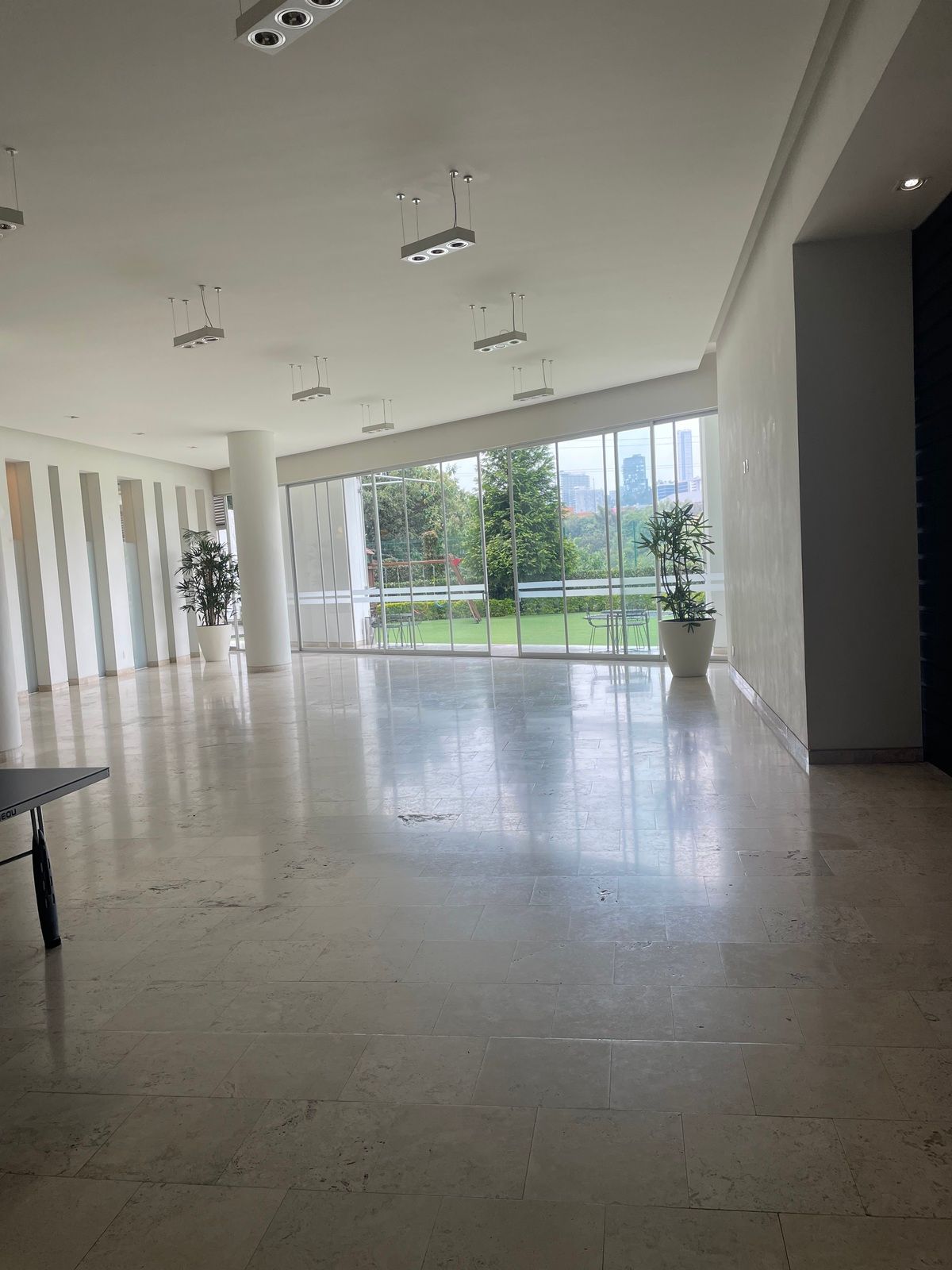 16 de 38: Salón fiestas